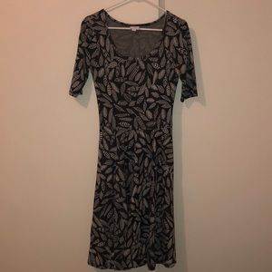 🖤 Lularoe Small Nicole dress with feather pattern